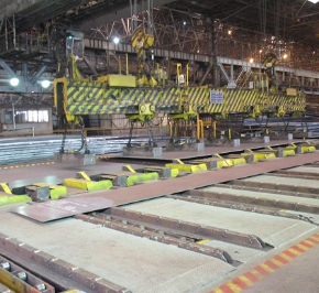 厚板加工作業者