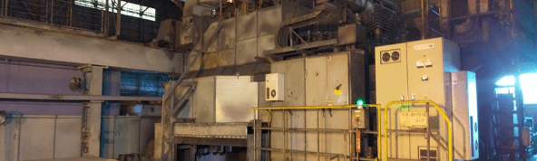 スラブ疵取作業風景