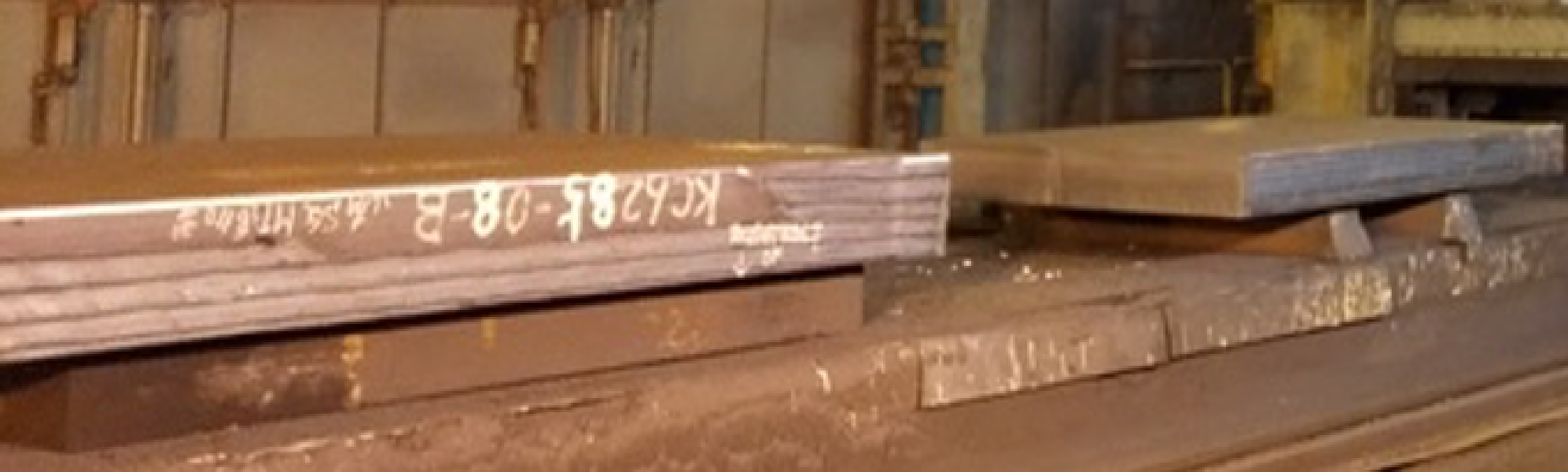 スラブ疵取作業風景